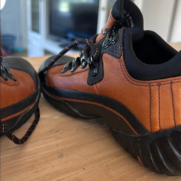 Clarks Brown and Black Athletic Shoes with Sturdy Rubber Sole - Picture 7 of 9